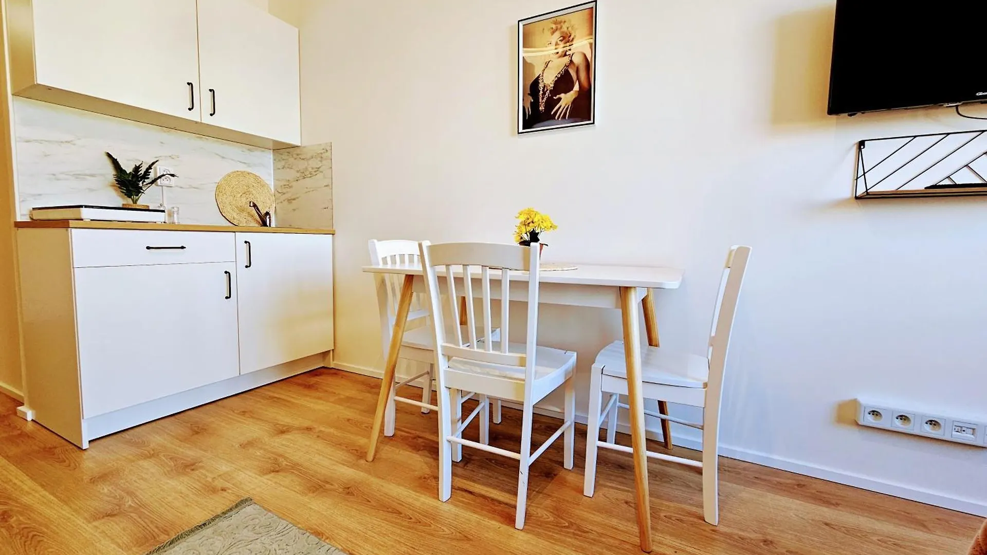 Live-Inn Prague 1 Bdr City View Suite For 1-4 Guests, 20 Mins To Center, Lift, Gym, Reception, Parking, Roof Terrace, Game & Party