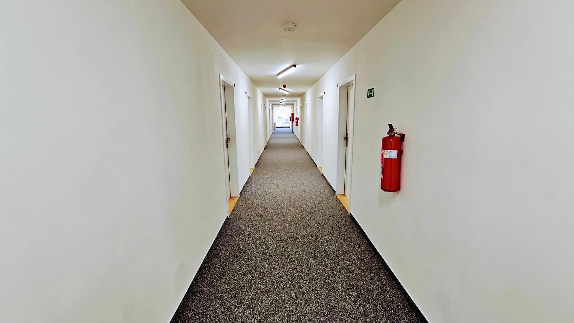 Apartment Live-Inn Prague 1 Bdr City View Suite For 1-4 Guests, 20 Mins To Center, Lift, Gym, Reception, Parking, Roof Terrace, Game & Party