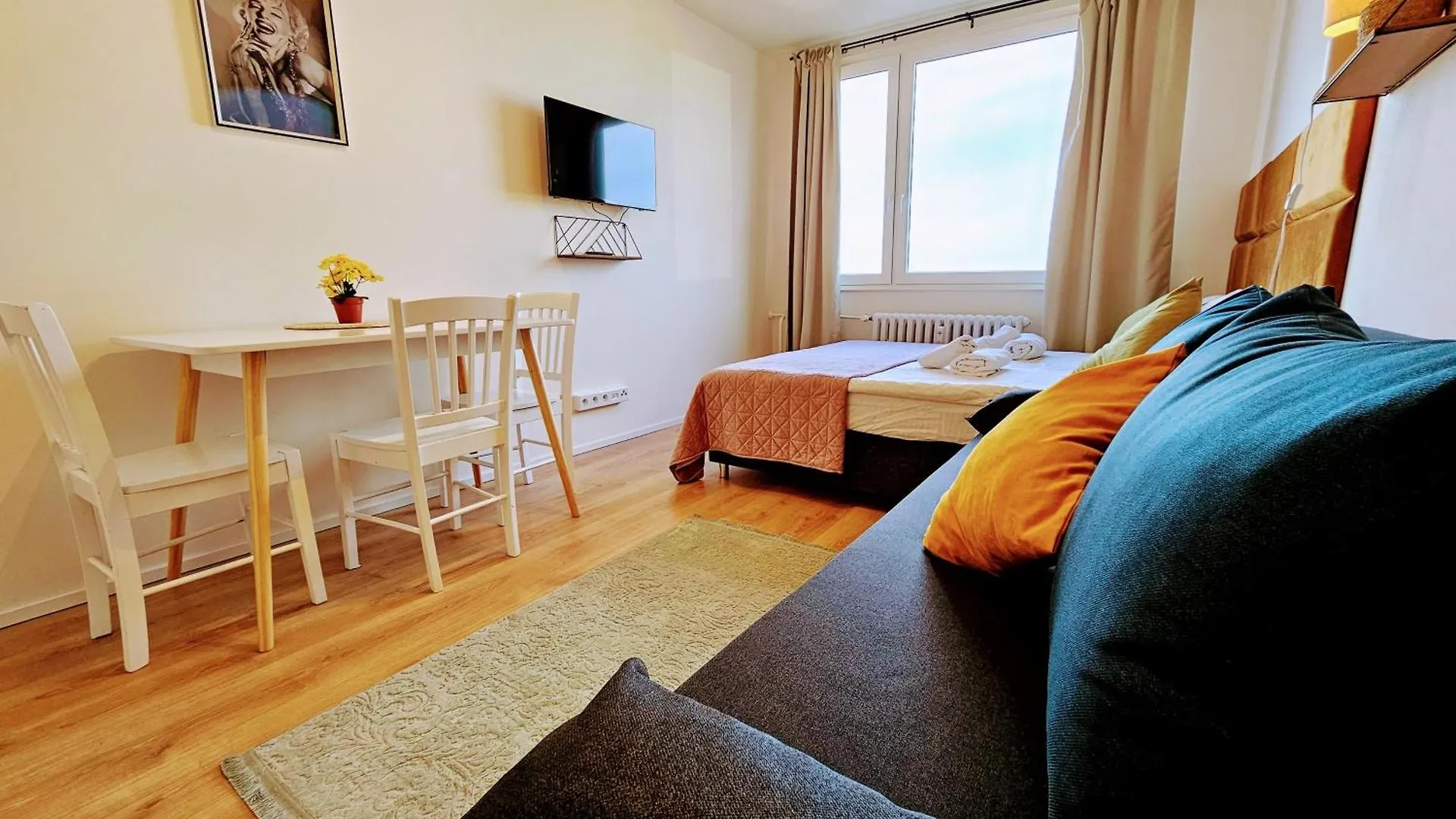 Live-Inn Prague 1 Bdr City View Suite For 1-4 Guests, 20 Mins To Center, Lift, Gym, Reception, Parking, Roof Terrace, Game & Party Apartment