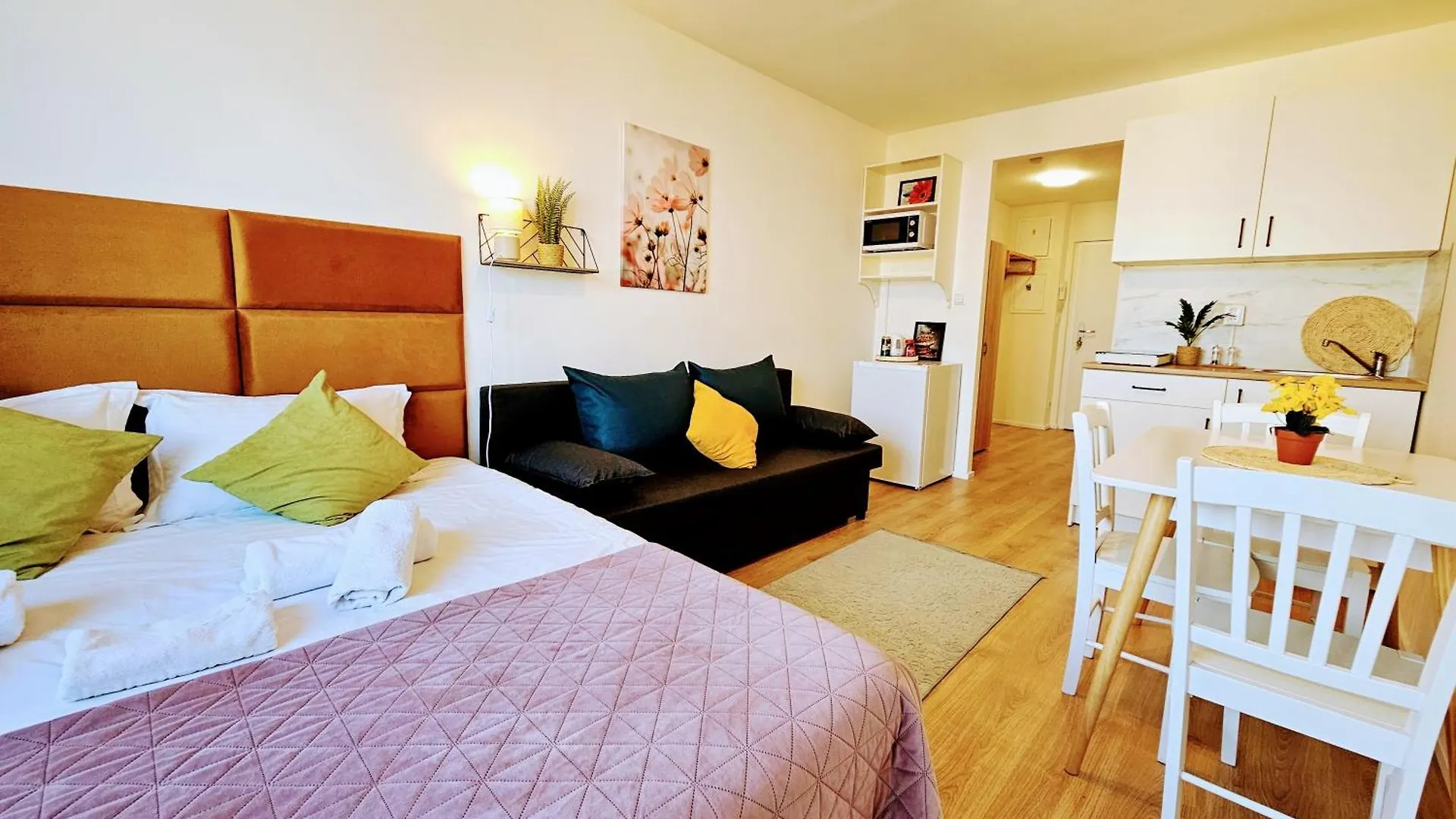 Live-Inn Prague 1 Bdr City View Suite For 1-4 Guests, 20 Mins To Center, Lift, Gym, Reception, Parking, Roof Terrace, Game & Party 0*,