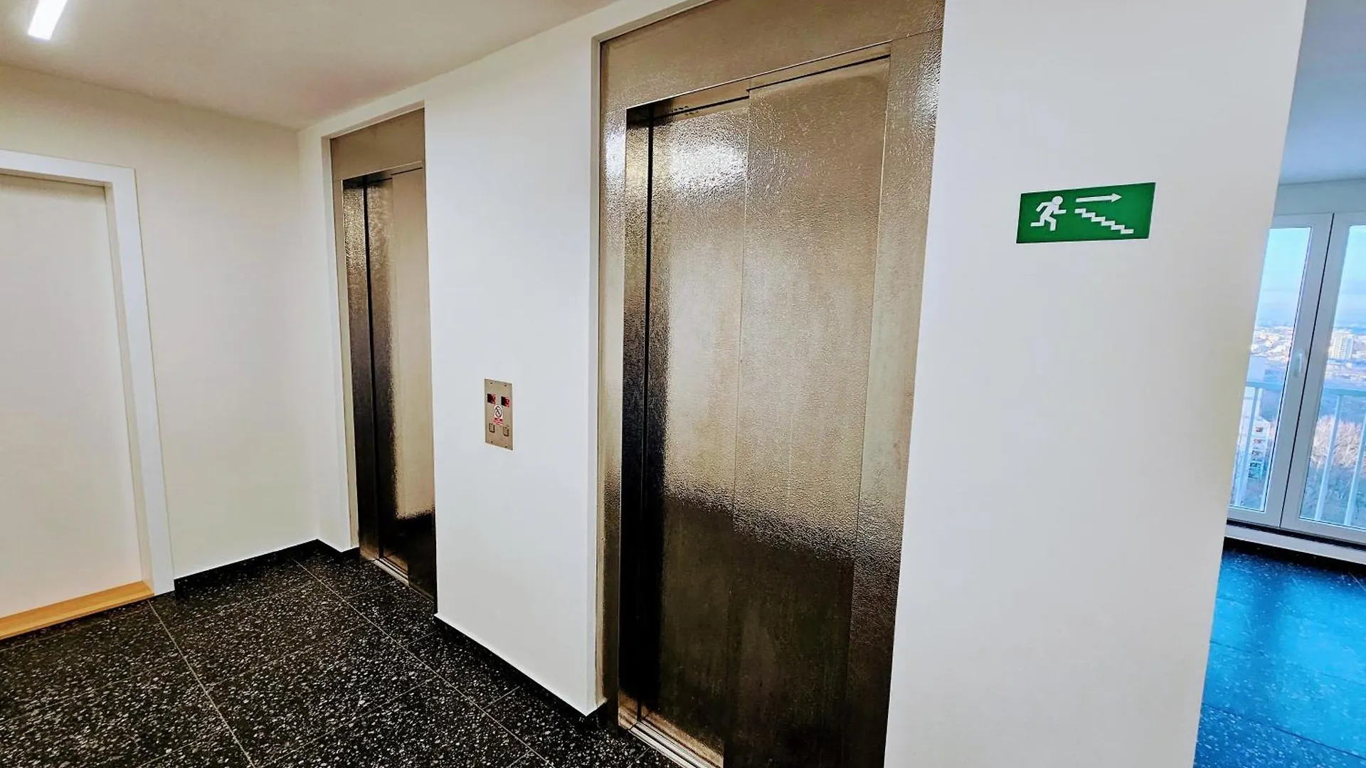 Apartment Live-Inn Prague 1 Bdr City View Suite For 1-4 Guests, 20 Mins To Center, Lift, Gym, Reception, Parking, Roof Terrace, Game & Party