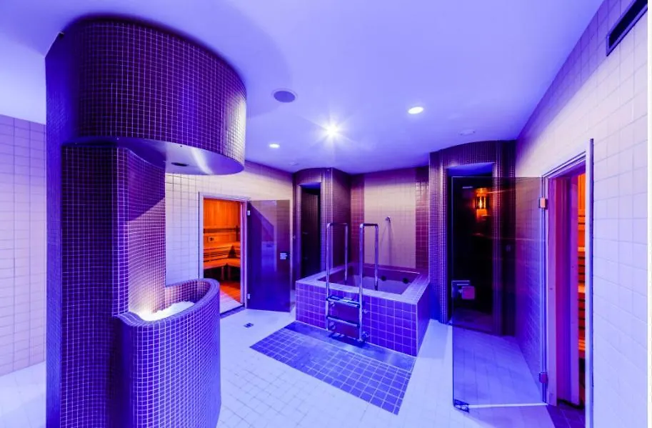 Live-Inn Prague 1 Bdr City View Suite For 1-4 Guests, 20 Mins To Center, Lift, Gym, Reception, Parking, Roof Terrace, Game & Party Apartment