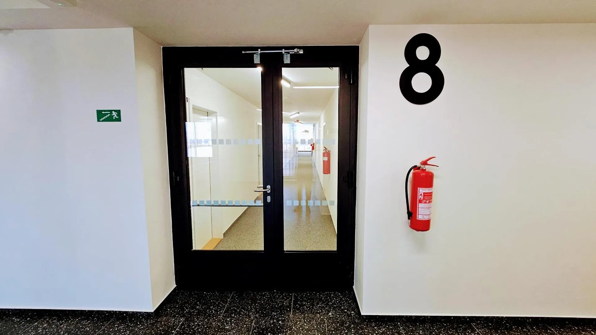 Apartmán Live-Inn Prague 1 Bdr City View Suite For 1-4 Guests, 20 Mins To Center, Lift, Gym, Reception, Parking, Roof Terrace, Game & Party